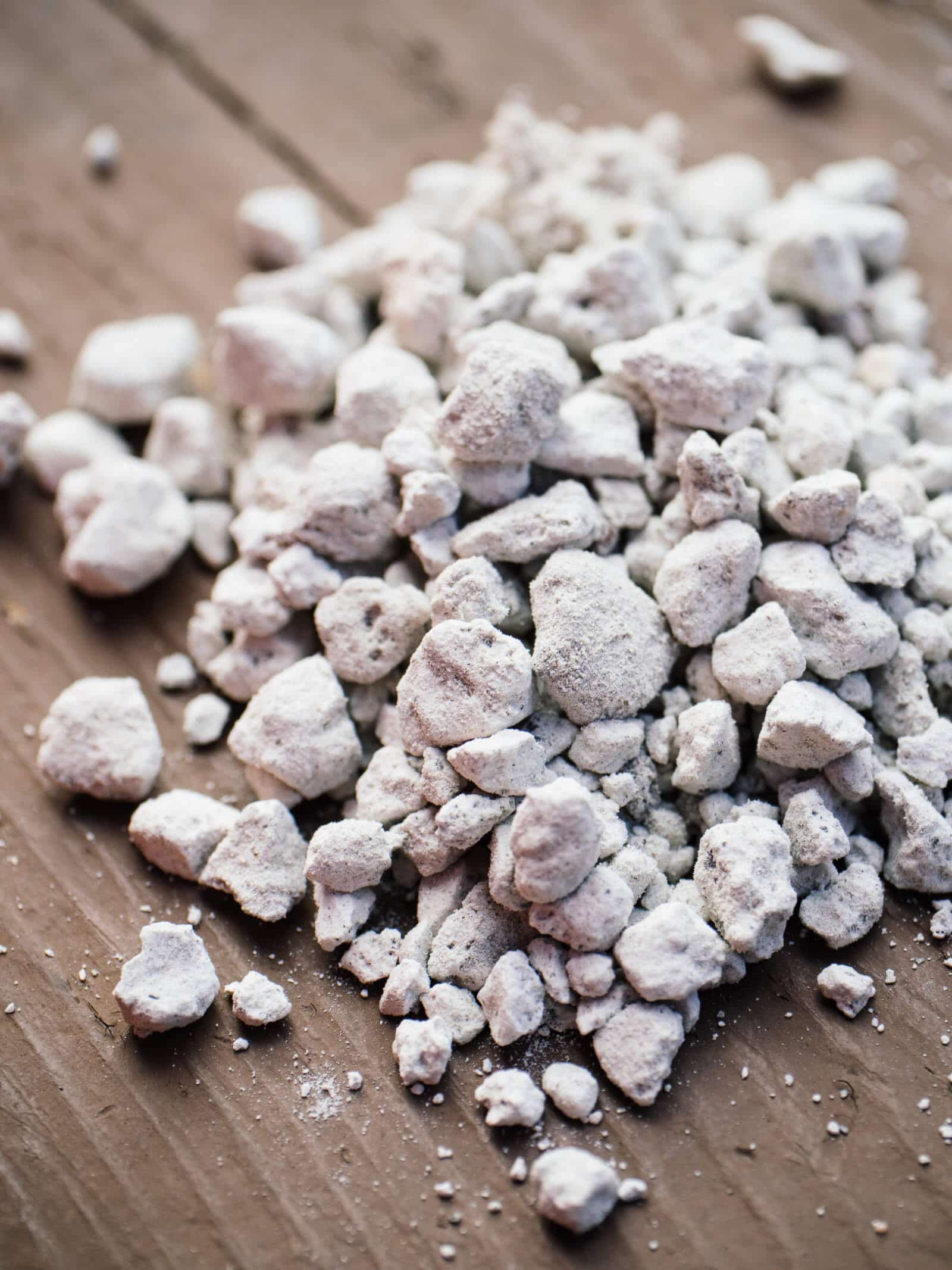 Perlite: what it is and real-life tips on how to use it in the garden